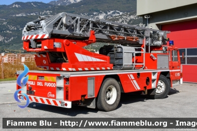 Renault GF231
Vigili del Fuoco
Unione Distrettuale Alto Garda e Ledro
Corpo Volontario di Arco (TN)
Allestimento Riffaud
Parole chiave: Renault GF231