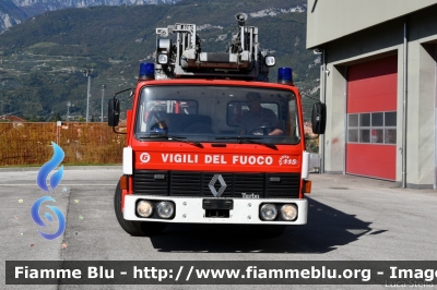 Renault GF231
Vigili del Fuoco
Unione Distrettuale Alto Garda e Ledro
Corpo Volontario di Arco (TN)
Allestimento Riffaud
Parole chiave: Renault GF231