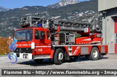 Renault GF231
Vigili del Fuoco
Unione Distrettuale Alto Garda e Ledro
Corpo Volontario di Arco (TN)
Allestimento Riffaud
Parole chiave: Renault GF231