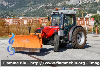 Massey-Ferguson 3455F
Vigili del Fuoco
Unione Distrettuale Alto Garda e Ledro
Corpo Volontario di Arco (TN)
VF 9E1 TN
Parole chiave: Massey-Ferguson 3455F VF9E1TN