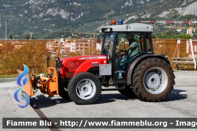 Massey-Ferguson 3455F
Vigili del Fuoco
Unione Distrettuale Alto Garda e Ledro
Corpo Volontario di Arco (TN)
VF 9E1 TN
Parole chiave: Massey-Ferguson 3455F VF9E1TN