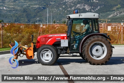 Massey-Ferguson 3455F
Vigili del Fuoco
Unione Distrettuale Alto Garda e Ledro
Corpo Volontario di Arco (TN)
VF 9E1 TN
Parole chiave: Massey-Ferguson 3455F VF9E1TN