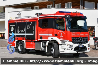 Mercedes-Benz Arocs 1846
Vigili del Fuoco
Unione Distrettuale Alto Garda e Ledro
Corpo Volontario di Arco (TN)
Allestimento BAI
VF 0M3 TN
Parole chiave: Mercedes-Benz Arocs_1846 VF0M3TN