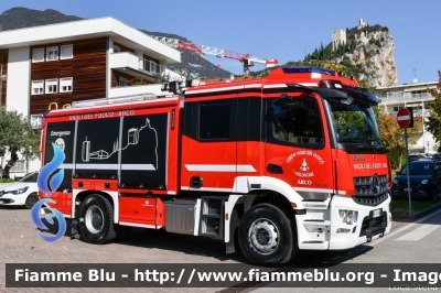 Mercedes-Benz Arocs 1846
Vigili del Fuoco
Unione Distrettuale Alto Garda e Ledro
Corpo Volontario di Arco (TN)
Allestimento BAI
VF 0M3 TN
Parole chiave: Mercedes-Benz Arocs_1846 VF0M3TN