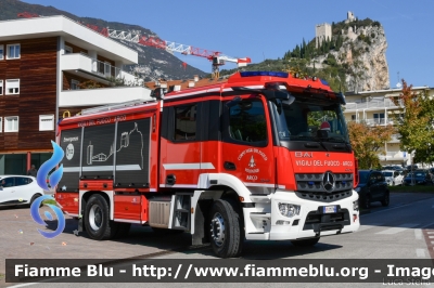 Mercedes-Benz Arocs 1846
Vigili del Fuoco
Unione Distrettuale Alto Garda e Ledro
Corpo Volontario di Arco (TN)
Allestimento BAI
VF 0M3 TN
Parole chiave: Mercedes-Benz Arocs_1846 VF0M3TN