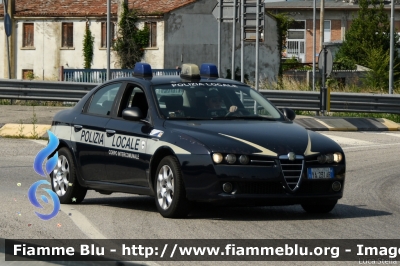 Alfa Romeo 159
Corpo Intercomunale di Polizia Locale
Occhiobello (RO)
Allestita Bertazzoni
POLIZIA LOCALE YA 231 AB
Parole chiave: Alfa-Romeo 159 POLIZIALOCALEYA231AB 1000_Miglia_2022