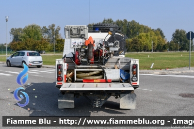 Land Rover Defender 130
Protezione Civile
Gruppo Provinciale di Ferrara
Allestimento Fulmix
FE04
Parole chiave: Land-Rover Defender_130