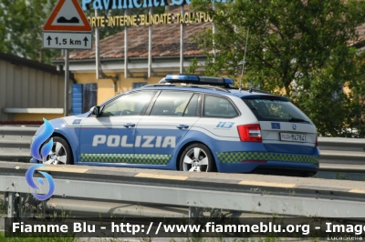  Skoda Octavia Wagon V serie

Polizia di Stato
Polizia Stradale
Allestimento Focaccia
POLIZIA M4784 
Parole chiave:  Skoda Octavia_Wagon_Vserie POLIZIAM4784 1000_Miglia_2022