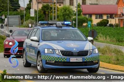 Skoda Octavia Wagon V serie
Polizia di Stato
Polizia Stradale
Allestimento Focaccia
POLIZIA M5229
Auto 9
In scorta alla Mille Miglia 2023
Parole chiave: Skoda Octavia_Wagon_Vserie POLIZIAM5229 1000_Miglia_2023