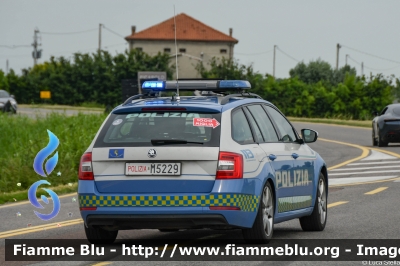 Skoda Octavia Wagon V serie
Polizia di Stato
Polizia Stradale
Allestimento Focaccia
POLIZIA M5229
Auto 9
In scorta alla Mille Miglia 2023
Parole chiave: Skoda Octavia_Wagon_Vserie POLIZIAM5229 1000_Miglia_2023