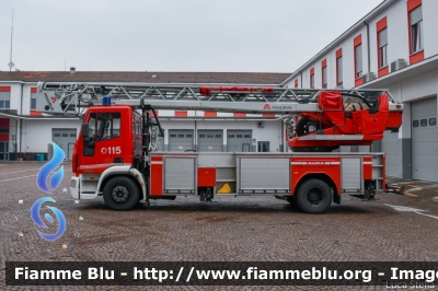 Iveco EuroFire 150E28 II serie
Vigili del Fuoco
Comando Provinciale di Reggio Emilia
AutoScala da 30 metri allestimento Iveco-Magirus
VF 22939
Parole chiave: Iveco EuroFire_150E28_IIserie  VF22939