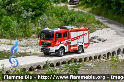 Man TGM 13.290 4x4 II serie
Vigili del Fuoco
Comando Provinciale di Bologna
Distaccamento Volontario di Fontanelice
Allestimento BAI
VF 30878
Parole chiave: Man TGM_13.290_4x4_IIserie VF30878 Santerno