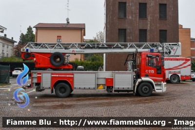 Iveco EuroFire 150E28 II serie
Vigili del Fuoco
Comando Provinciale di Reggio Emilia
AutoScala da 30 metri allestimento Iveco-Magirus
VF 22939
Parole chiave: Iveco EuroFire_150E28_IIserie  VF22939