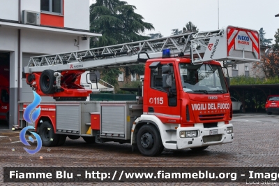 Iveco EuroFire 150E28 II serie
Vigili del Fuoco
Comando Provinciale di Reggio Emilia
AutoScala da 30 metri allestimento Iveco-Magirus
VF 22939
Parole chiave: Iveco EuroFire_150E28_IIserie  VF22939