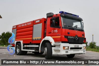 Mercedes-Benz Atego 1828 I serie
Vigili del Fuoco
Comando Provinciale di Ferrara
Distaccamento Permanente di Codigoro
Allestimento BAI
Ricondizionato Fortini
VF 22994
Parole chiave: Mercedes-Benz Atego_1828_Iserie VF22994