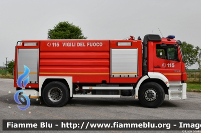 Mercedes-Benz Atego 1828 I serie
Vigili del Fuoco
Comando Provinciale di Ferrara
Distaccamento Permanente di Codigoro
Allestimento BAI
Ricondizionato Fortini
VF 22994
Parole chiave: Mercedes-Benz Atego_1828_Iserie VF22994