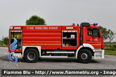 Mercedes-Benz Atego 1828 I serie
Vigili del Fuoco
Comando Provinciale di Ferrara
Distaccamento Permanente di Codigoro
Allestimento BAI
Ricondizionato Fortini
VF 22994
Parole chiave: Mercedes-Benz Atego_1828_Iserie VF22994