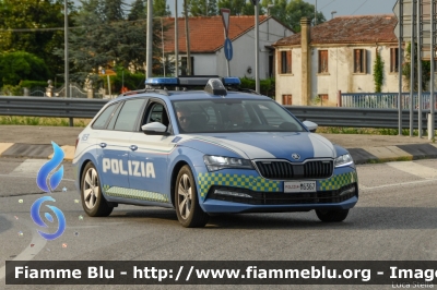 Skoda Superb Wagon III serie restyle
Polizia di Stato
Polizia Stradale
POLIZIA M6367
Parole chiave: Skoda Superb_Wagon_IIIserie_restyle POLIZIAM6367 1000_Miglia_2022