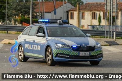 Skoda Superb Wagon III serie restyle
Polizia di Stato
Polizia Stradale
POLIZIA M6367
Parole chiave: Skoda Superb_Wagon_IIIserie_restyle POLIZIAM6367 1000_Miglia_2022