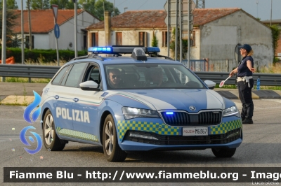 Skoda Superb Wagon III serie restyle
Polizia di Stato
Polizia Stradale
POLIZIA M6367
Parole chiave: Skoda Superb_Wagon_IIIserie_restyle POLIZIAM6367 1000_Miglia_2022