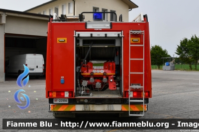 Mercedes-Benz Atego 1828 I serie
Vigili del Fuoco
Comando Provinciale di Ferrara
Distaccamento Permanente di Codigoro
Allestimento BAI
Ricondizionato Fortini
VF 22994
Parole chiave: Mercedes-Benz Atego_1828_Iserie VF22994