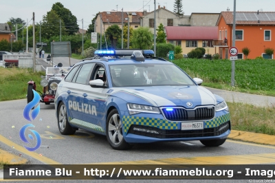 Skoda Superb Wagon III serie restyle
Polizia di Stato
Polizia Stradale
Allestimento Focaccia
POLIZIA M6371
Auto 4
In scorta alla Mille Miglia 2023
Parole chiave: Skoda Superb_Wagon_IIIserie POLIZIAM6371 1000_Miglia_2023