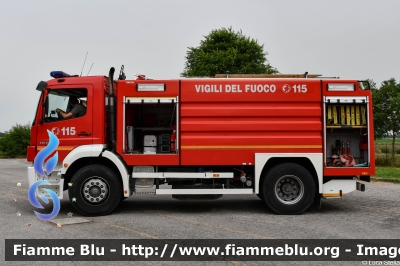 Mercedes-Benz Atego 1828 I serie
Vigili del Fuoco
Comando Provinciale di Ferrara
Distaccamento Permanente di Codigoro
Allestimento BAI
Ricondizionato Fortini
VF 22994
Parole chiave: Mercedes-Benz Atego_1828_Iserie VF22994