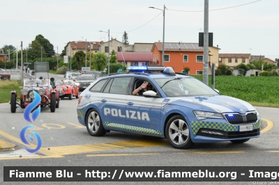 Skoda Superb Wagon III serie restyle
Polizia di Stato
Polizia Stradale
Allestimento Focaccia
POLIZIA M6371
Auto 4
In scorta alla Mille Miglia 2023
Parole chiave: Skoda Superb_Wagon_IIIserie POLIZIAM6371 1000_Miglia_2023