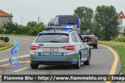 Skoda Superb Wagon III serie restyle
Polizia di Stato
Polizia Stradale
Allestimento Focaccia
POLIZIA M6371
Auto 4
In scorta alla Mille Miglia 2023
Parole chiave: Skoda Superb_Wagon_IIIserie POLIZIAM6371 1000_Miglia_2023