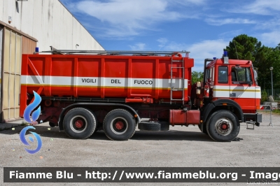 Iveco 330-26
Vigili del Fuoco
Comando Provinciale di Ferrara
Distaccamento Permanente di Portomaggiore
Allestimento Baribbi
VF 17299
Parole chiave: Iveco 330-26 VF17299