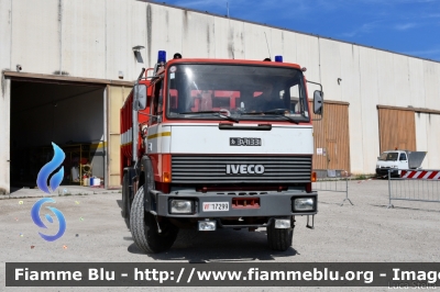 Iveco 330-26
Vigili del Fuoco
Comando Provinciale di Ferrara
Distaccamento Permanente di Portomaggiore
Allestimento Baribbi
VF 17299
Parole chiave: Iveco 330-26 VF17299