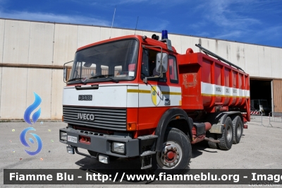 Iveco 330-26
Vigili del Fuoco
Comando Provinciale di Ferrara
Distaccamento Permanente di Portomaggiore
Allestimento Baribbi
VF 17299
Parole chiave: Iveco 330-26 VF17299