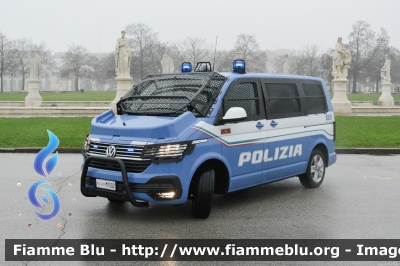 Volkswagen T6.1 Multivan
Polizia di Stato
2° Reparto Mobile - Padova
Allestito Focaccia
POLIZIA M7502
Parole chiave: Volkswagen T6.1_Multivan POLIZIAM7502