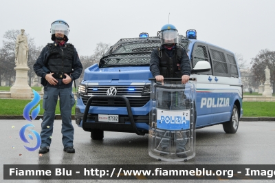 Volkswagen T6.1 Multivan
Polizia di Stato
2° Reparto Mobile - Padova
Allestito Focaccia
POLIZIA M7502
Parole chiave: Volkswagen T6.1 Multivan POLIZIA M7502