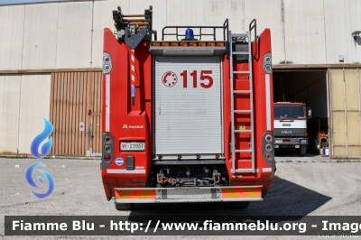 Iveco Stralis AF190S40 I serie
Vigili del Fuoco
Comando Provinciale di Ferrara
Distaccamento Permanente di Portomaggiore
AutoPompaSerbatoio allestimento Iveco-Magirus
VF 23957
Parole chiave: Iveco Stralis_AF190S40_Iserie VF23957