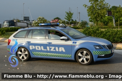 Skoda Octavia Wagon V serie
Polizia di Stato
Polizia Stradale
Allestimento Focaccia
POLIZIA M4769
Parole chiave: Skoda Octavia_Wagon_Vserie POLIZIAM4769 1000_Miglia_2022