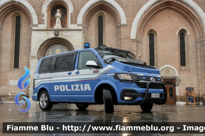 Volkswagen T6.1 Multivan
Polizia di Stato
2° Reparto Mobile - Padova
Allestito Focaccia
POLIZIA M7502
Parole chiave: Volkswagen T6.1 Multivan POLIZIA M7502