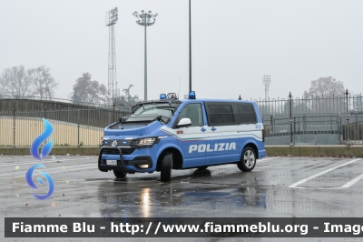 Volkswagen T6.1 Multivan
Polizia di Stato
2° Reparto Mobile - Padova
Allestito Focaccia
POLIZIA M7502
Parole chiave: Volkswagen T6.1 Multivan POLIZIAM7502