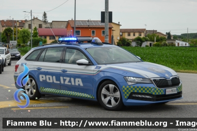 Skoda Superb Wagon III serie restyle
Polizia di Stato
Polizia Stradale
Allestimento Focaccia
POLIZIA M6368
Auto 1
In scorta alla Mille Miglia 2023
Parole chiave: Skoda Superb_Wagon_IIIserie POLIZIAM6368 1000_Miglia_2023