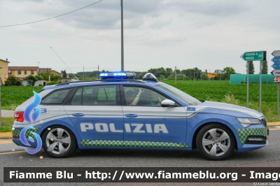 Skoda Superb Wagon III serie restyle
Polizia di Stato
Polizia Stradale
Allestimento Focaccia
POLIZIA M6368
Auto 1
In scorta alla Mille Miglia 2023
Parole chiave: Skoda Superb_Wagon_IIIserie POLIZIAM6368 1000_Miglia_2023