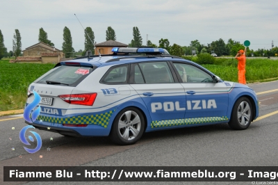 Skoda Superb Wagon III serie restyle
Polizia di Stato
Polizia Stradale
Allestimento Focaccia
POLIZIA M6368
Auto 1
In scorta alla Mille Miglia 2023
Parole chiave: Skoda Superb_Wagon_IIIserie POLIZIAM6368 1000_Miglia_2023