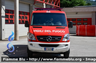 Mercedes-Benz Sprinter 4x4 III serie
Vigili del Fuoco
Unione Distrettuale Alto Garda e Ledro
Corpo Volontario di Riva del Garda (TN)
Allestimento Kofler Fahrzeugbau
VF 5K3 TN
Parole chiave: Mercedes-Benz Sprinter_4x4_IIIserie VF5K3TN