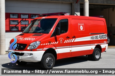 Mercedes-Benz Sprinter 4x4 III serie
Vigili del Fuoco
Unione Distrettuale Alto Garda e Ledro
Corpo Volontario di Riva del Garda (TN)
Allestimento Kofler Fahrzeugbau
VF 5K3 TN
Parole chiave: Mercedes-Benz Sprinter_4x4_IIIserie VF5K3TN