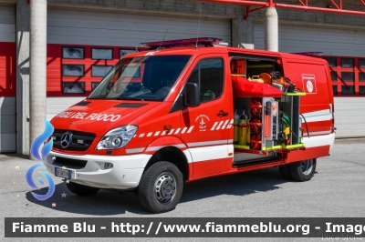 Mercedes-Benz Sprinter 4x4 III serie
Vigili del Fuoco
Unione Distrettuale Alto Garda e Ledro
Corpo Volontario di Riva del Garda (TN)
Allestimento Kofler Fahrzeugbau
VF 5K3 TN
Parole chiave: Mercedes-Benz Sprinter_4x4_IIIserie VF5K3TN