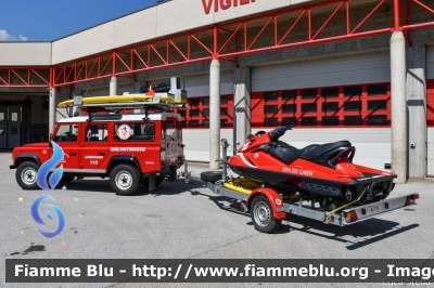 Land-Rover Defender 110
Vigili del Fuoco
Unione Distrettuale Alto Garda e Ledro
Corpo Volontario di Riva del Garda
Ex Corpo di Nago Torbole
Soccorso Salvamento Acquatico
VF H45 TN
Parole chiave: Land-Rover Defender_110 VFH45TN