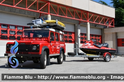 Land-Rover Defender 110
Vigili del Fuoco
Unione Distrettuale Alto Garda e Ledro
Corpo Volontario di Riva del Garda
Ex Corpo di Nago Torbole
Soccorso Salvamento Acquatico
VF H45 TN
Parole chiave: Land-Rover Defender_110 VFH45TN