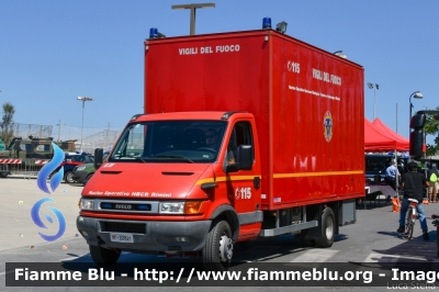  Iveco Daily III Serie
Vigili del Fuoco
Comando Provinciale di Rimini
Allestimento Sperotto
Nucleo NBCR
VF 22821
Parole chiave:  Iveco Daily_IIISerie VF22821 Bell_Italia_2021