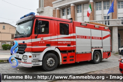  Mercedes-Benz Actros 1841 II serie
Vigili del Fuoco
Comando Provinciale di Ferrara
Distaccamento Permanente di Codigoro (FE)
AutoPompaSerbatoio allestimento Bai
Ricondizionata Fortini
VF 23351 
Parole chiave:  Mercedes-Benz Actros_1841_IIserie VF23351