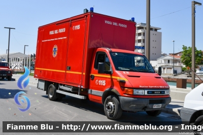  Iveco Daily III Serie
Vigili del Fuoco
Comando Provinciale di Rimini
Allestimento Sperotto
Nucleo NBCR
VF 22821
Parole chiave:  Iveco Daily_IIISerie VF22821 Bell_Italia_2021