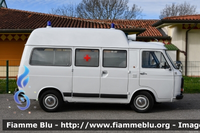 Fiat 238/E
Associazione Pubblica Assistenza Ferrarese - ODV
Allestimento Vision
Allestimento Savio
Parole chiave: Fiat 238/E AmbulanzA